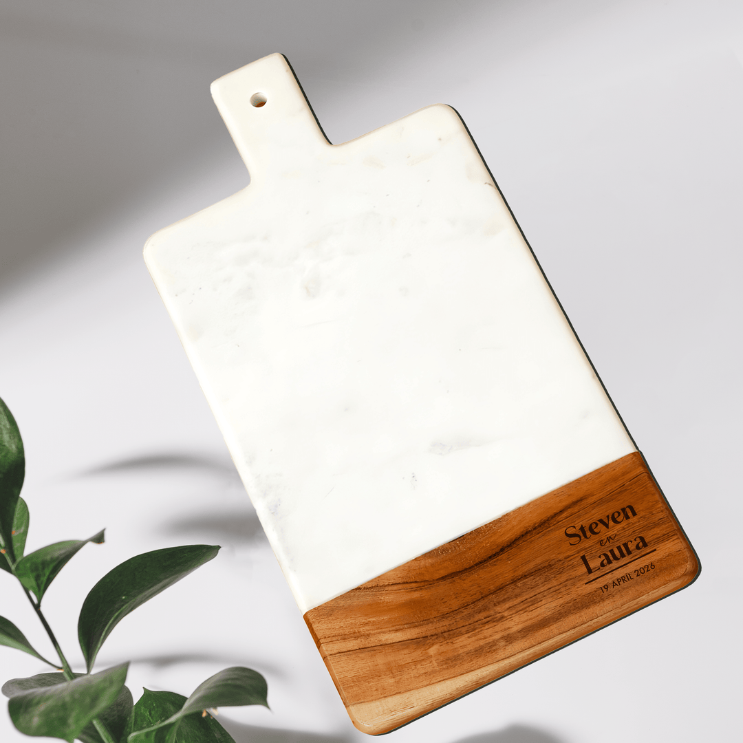 Staande Marmer/Houten Serveerplank met Voornaam - Sfeer foto