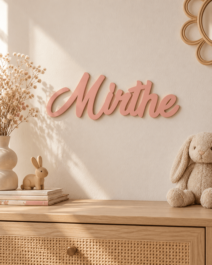 Naambordje kinderkamer - Sierlijke acryl naamletters op maat
